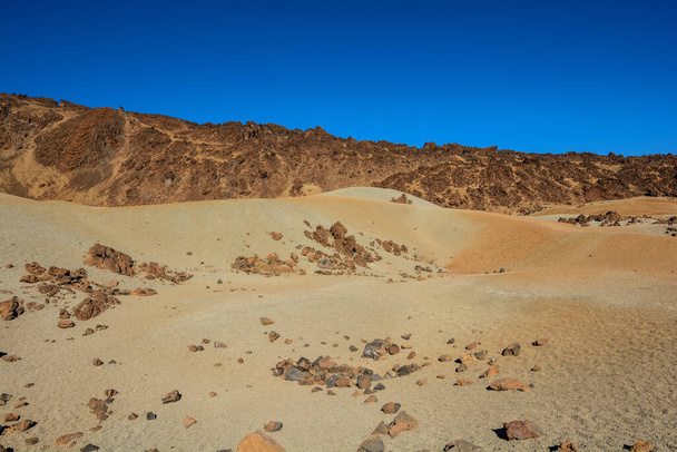 Ландшафт місяця. Пустельний пейзаж у національному парку Тейде, острів Тенерифе, Канарські острови, Іспанія. - Фото, зображення