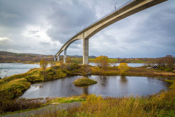Brücke über den Gezeitenstrom Saltstraumen, Norwegen - Foto, Bild