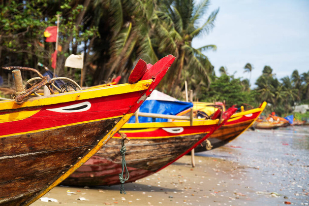 Hagyományos halászhajók Mui Ne halászfalu, Vietnam - Fotó, kép