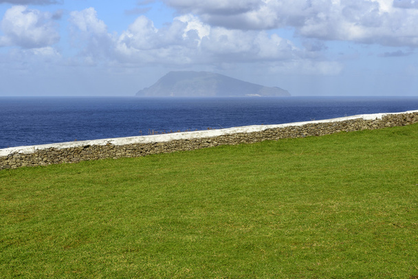 Vista de la isla de Corvo desde el archipiélago de Flores, Azores (Portugal
) - Foto, imagen