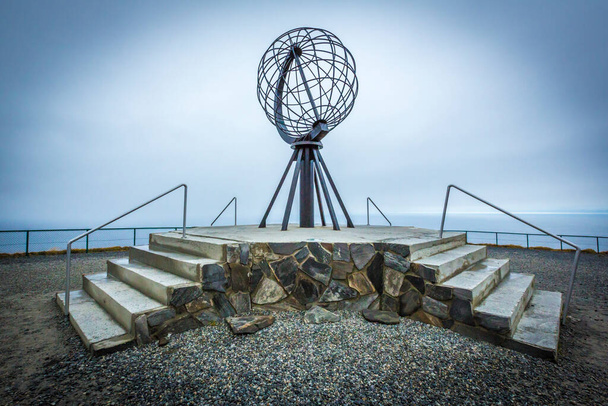 Estátua Globe perto de Nordkapp, Mageroya, Noruega - Foto, Imagem
