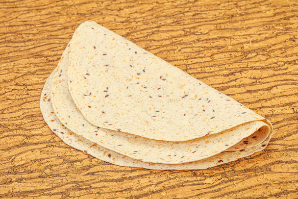 Μεξικάνικη κουζίνα - Tortilla χοντρό ψωμί με δημητριακά - Φωτογραφία, εικόνα