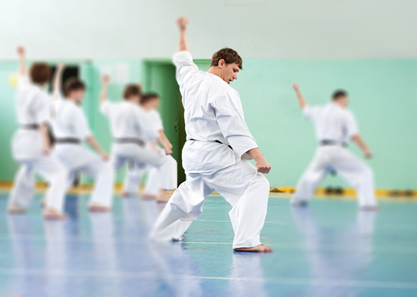 Lekcja w szkole karate - Zdjęcie, obraz