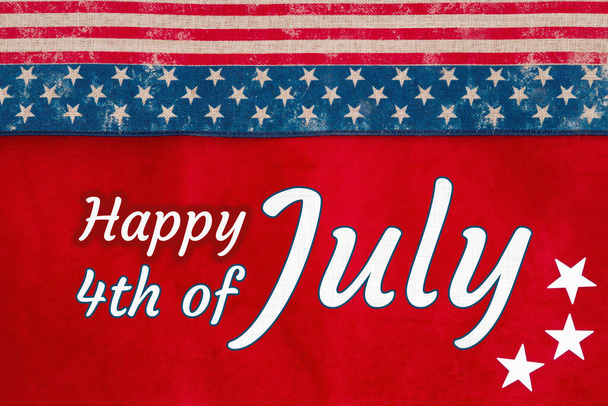 Felice 4 luglio tipo saluto con stelle retrò USA e strisce nastro di iuta su tessuto rosso con stelle
 - Foto, immagini