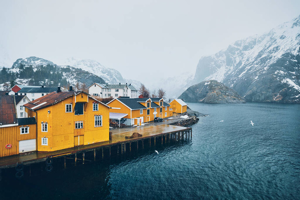 Риболовецьке село Нусфьорд в Норвегії. - Фото, зображення