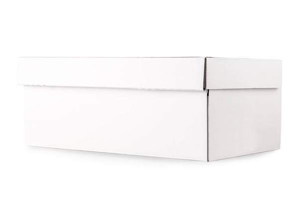 Der weiße Schuhkarton isoliert auf weiß mit Clipping-Pfad - Foto, Bild
