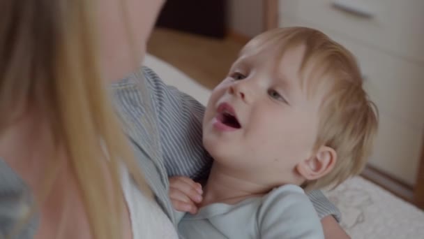 little handsome boy enjoying a vacation with his loving mom in arms before bedtime - Filmagem, Vídeo