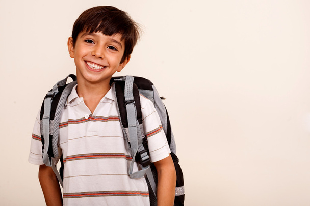 iskola fiú, mosolyogva portré - Fotó, kép