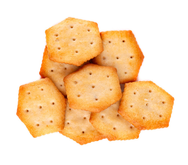 Cracker isolado no fundo branco. Biscoitos de biscoitos secos isolados. Petiscos salgados isolados. Vista superior
 - Foto, Imagem