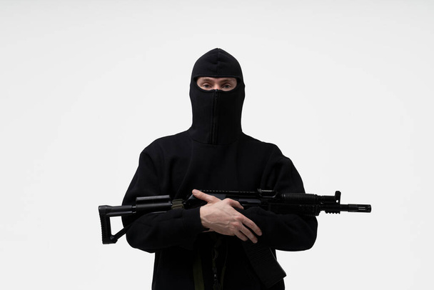  Офицер спецназа в черной форме, изолированный на белом
 - Фото, изображение