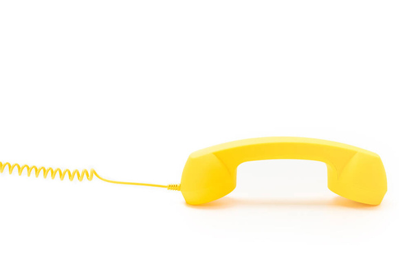 Żółty telefon izolowany na białym. Przestrzeń kopiowania. - Zdjęcie, obraz
