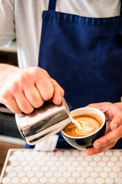 Bairsta created latte art coffee. - Foto, afbeelding