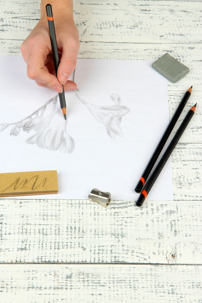 Hand draws a sketch with professional art materials, on wooden table - Foto, Bild