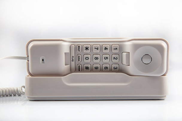 Wall Phone Desk Wall Asennettava. Moderni valkoinen seinä puhelin eristetty valkoisella taustalla. - Valokuva, kuva