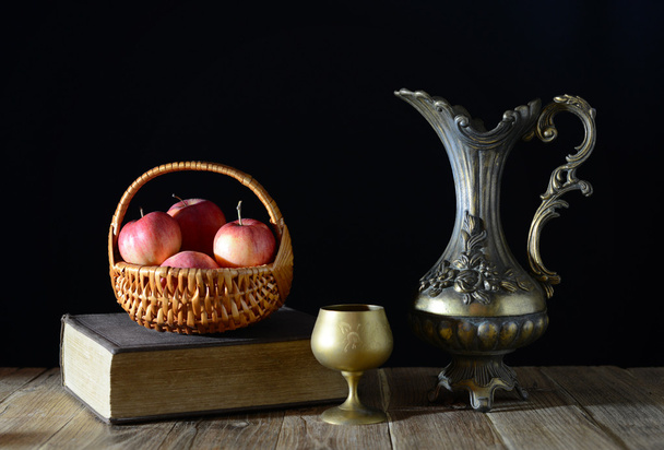 Apples in the basket of wicker - Fotografie, Obrázek