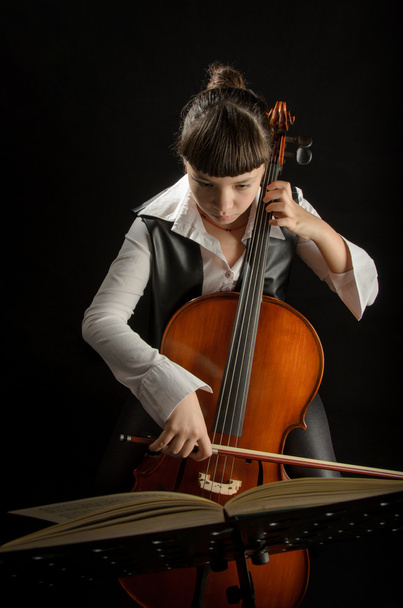 Chica tocando violonchelo - Foto, Imagen