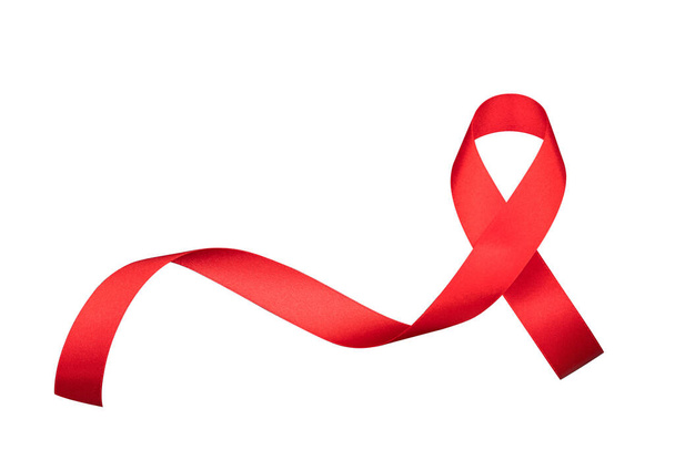 Dia Mundial das ajudas e nacional HIV / AIDS e envelhecimento mês de conscientização com fita vermelha no fundo branco (arco isolado com caminho de recorte) - Foto, Imagem