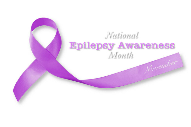 Nemzeti Epilepszia Tudatosság Hónap novemberben által levendula lila szalag fehér háttér (nyírás útvonal) - Fotó, kép