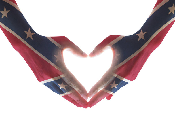 Confederate Memorial Day wzór kolorów flagi na rękach ludzi w sercu odizolowany na białym tle ze ścieżką wycinania - Zdjęcie, obraz