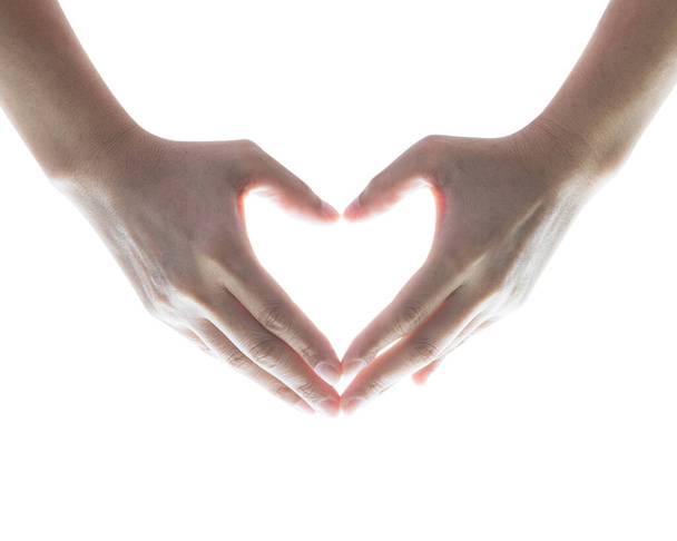 Vereinzelte Frauenhände in Herzform auf weißem Hintergrund  - Foto, Bild