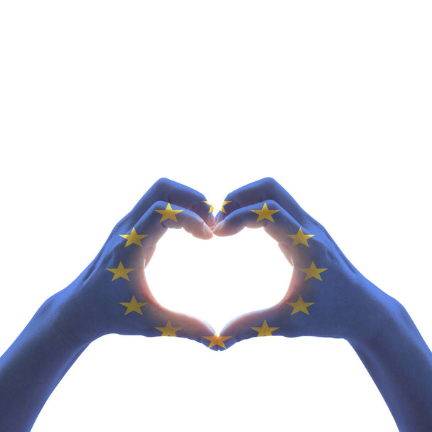 Avrupa Birliği bayrak deseni, AB Avrupa günü tatili için beyaz arka planda (kırpma yolu) izole edilmiş kalp şeklinde insanların ellerinde.  - Fotoğraf, Görsel
