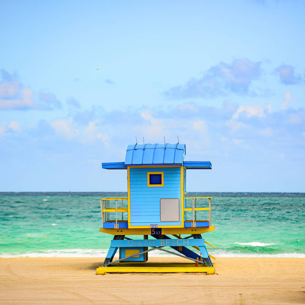 Lifeguard Tower Miami Beach, Florida. Sunrise and life guard tower. - Zdjęcie, obraz