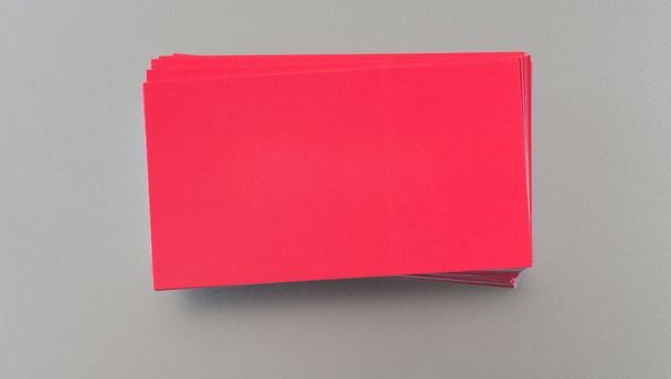 Cartões comerciais vermelhos
 - Foto, Imagem