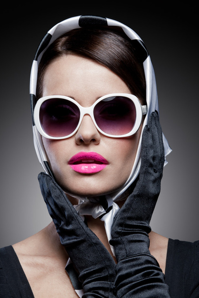 gorgeous caucasian brunette with sunglasses - Foto, imagen