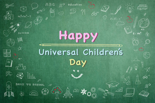 Šťastný univerzální dětský pozdrav na školní tabuli  - Fotografie, Obrázek