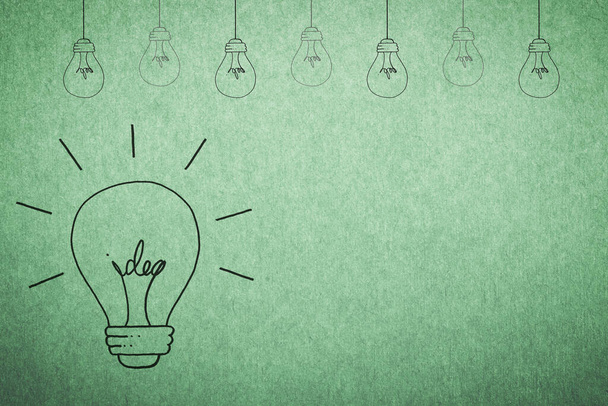 Conceito de ideia de pensamento criativo educacional e empresarial sobre sucesso e criatividade com doodle lâmpada
 - Foto, Imagem