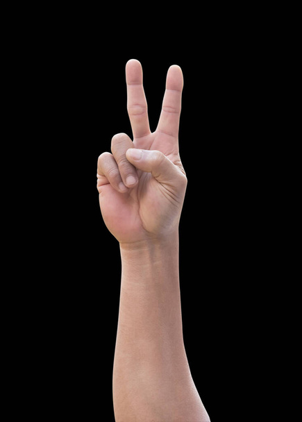 Main de victoire de l'homme en forme de V signe geste à deux doigts levé isolé sur fond noir avec chemin de coupure pour voter, gagner, gagner - Photo, image