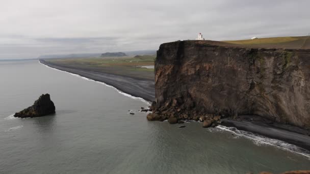 világítótorony fekete sziklák, dyrholaey, Izland - Felvétel, videó