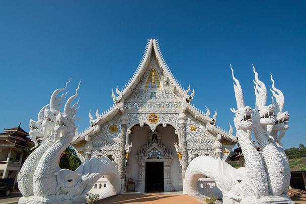 De Wat Sob Ruak in de stad Sop Ruak in de gouden driehoek in het noorden van de stad Chiang Rai in Noord-Thailand. Thailand, Chiang Sean, november 2019 - Foto, afbeelding