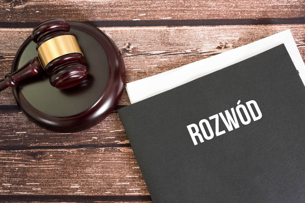 Juge gavel, tribunal et divorce en polonais - Photo, image