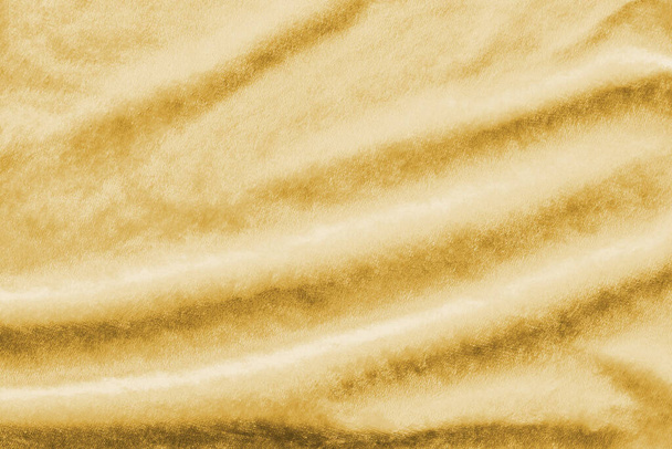 柔らかいふわふわのベルベットサテン生地で綿やウールで作られた金ベルベットの背景や黄金の黄色のベロアのフランネルテクスチャ金属色の素材    - 写真・画像