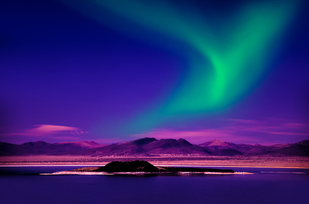 Nordlichter über dem See - Foto, Bild
