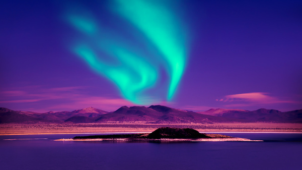 aurores boréales sur le lac
 - Photo, image