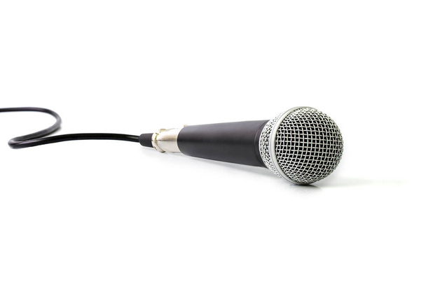 Черный микрофон изолирован на белом фоне - Фото, изображение
