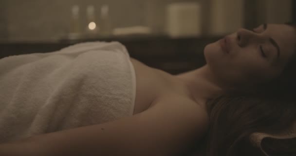 Young woman lying down and relaxing after beauty spa treatment - Séquence, vidéo