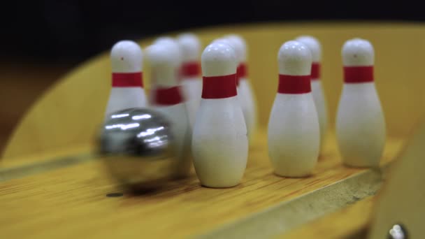 Bowling-Spiel zum Genießen und Spaß haben - Filmmaterial, Video
