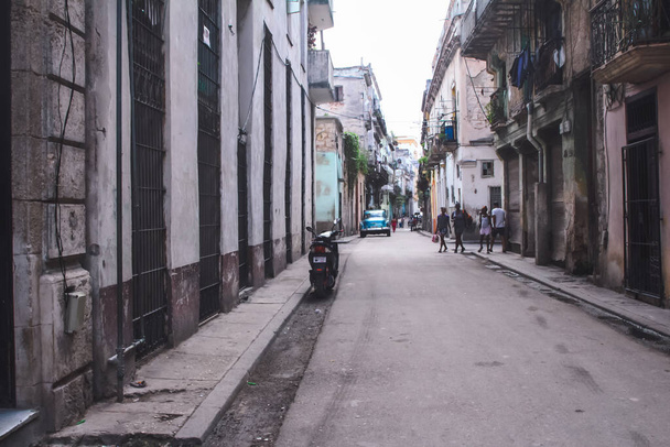 Havana, Cuba, February 2020: daily life of Cubans in the streets of old Havana - Photo, image