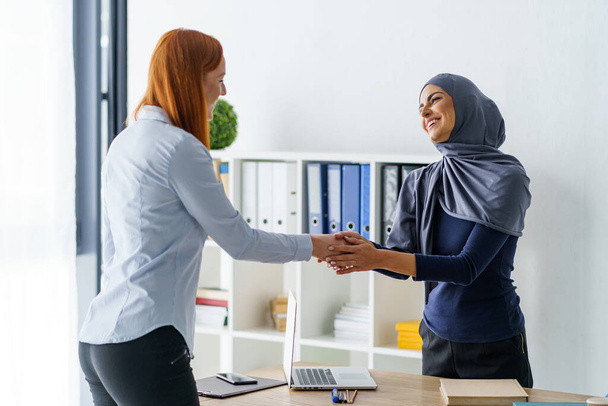 Women shaking hands each other at office - Fotoğraf, Görsel