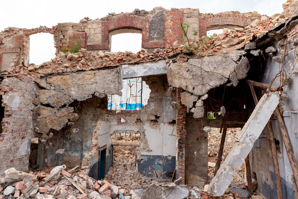 Demontáž budovy, následky poškození zemětřesením - Fotografie, Obrázek