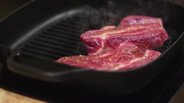Steaks being cooked on grill pan - Кадри, відео