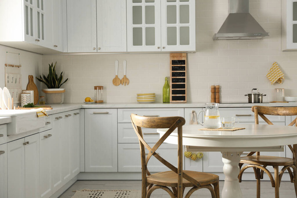 Elegant kitchen interior design with white round table - Фото, зображення
