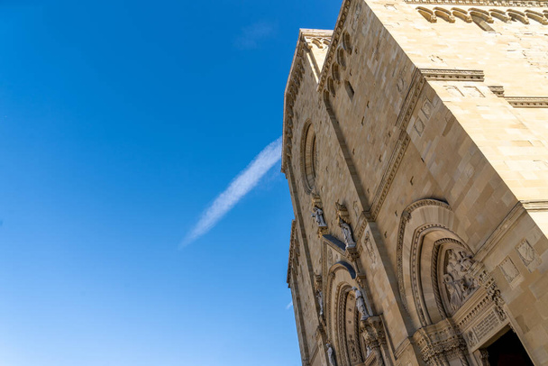 Saint Peter and Donato Cathedral in Arezzo, Arezzo Dome, with blue sky as background. Arezzo Tuscany, Italy. High quality photo - Fotografie, Obrázek
