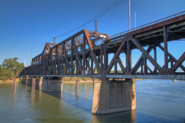 παλιά γέφυρα σκουριασμένο τρένο μακριά - Φωτογραφία, εικόνα