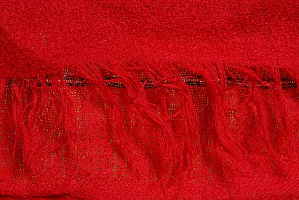 красная ткань текстуры из мятого меха на одежде
 - Фото, изображение