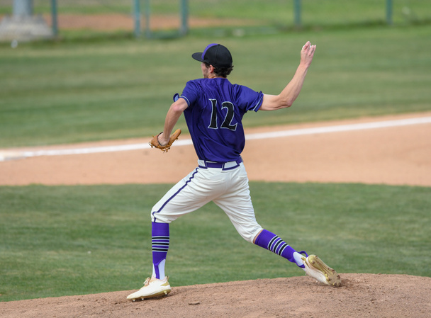 Joueur de baseball en action pendant un match de baseball
 - Photo, image
