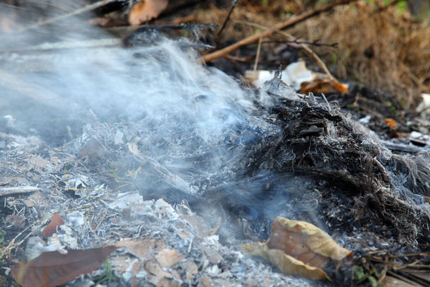 Brennende Mülldeponien in Indonesien - Foto, Bild